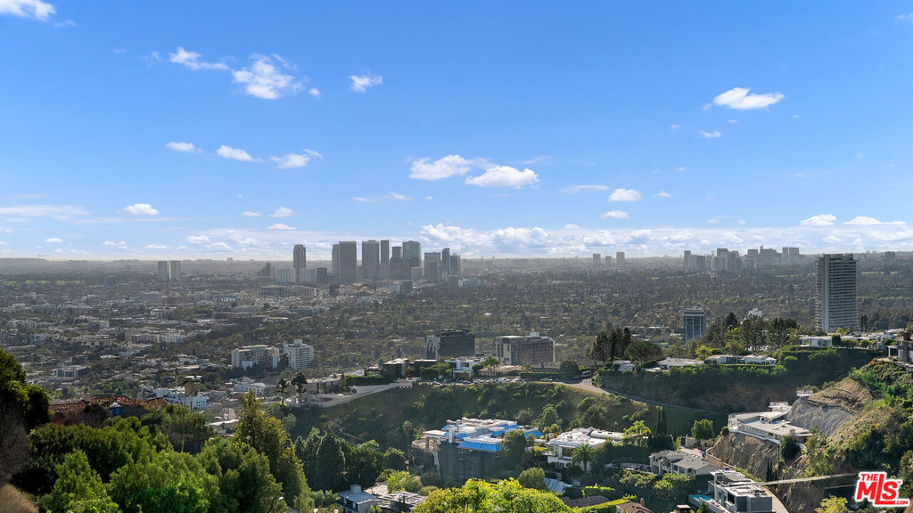 8765 Hollywood Property Photo 66