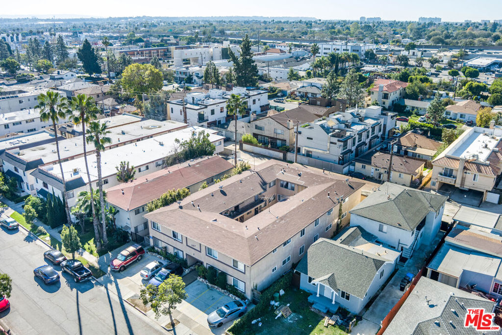 3827 Tilden Avenue Property Photo 4