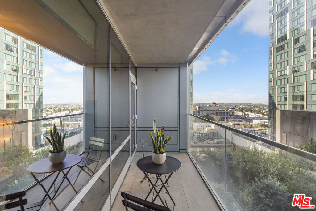 877 Francisco Street 1116 Property Photo 1