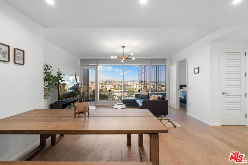 877 Francisco Street 1116 Property Photo 3