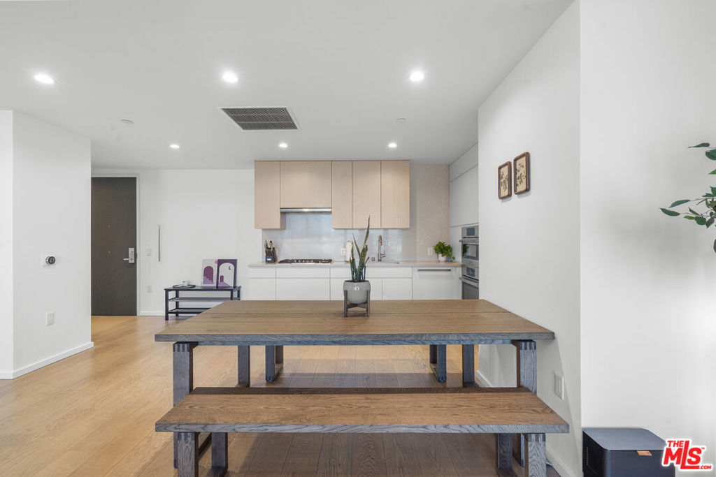 877 Francisco Street 1116 Property Photo 12