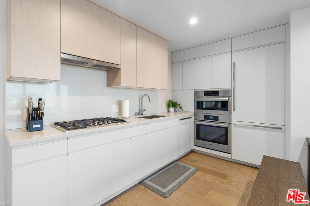 877 Francisco Street 1116 Property Photo 13