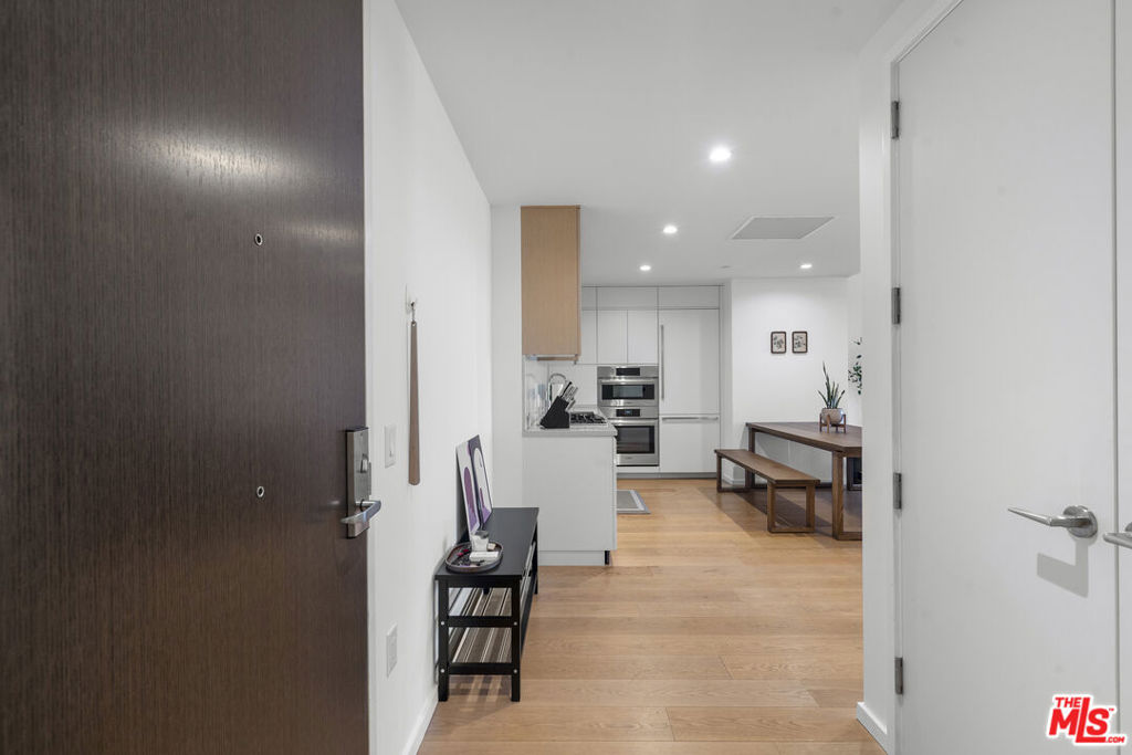 877 Francisco Street 1116 Property Photo 15