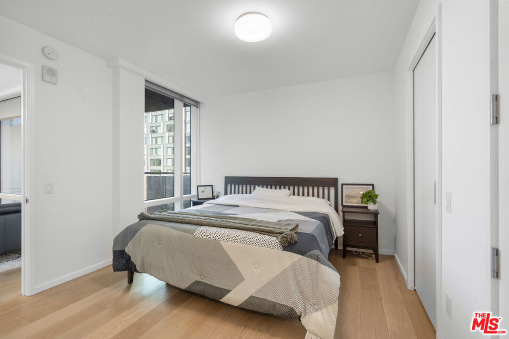 877 Francisco Street 1116 Property Photo 19