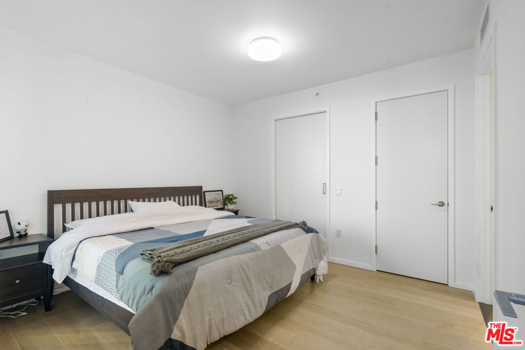 877 Francisco Street 1116 Property Photo 20