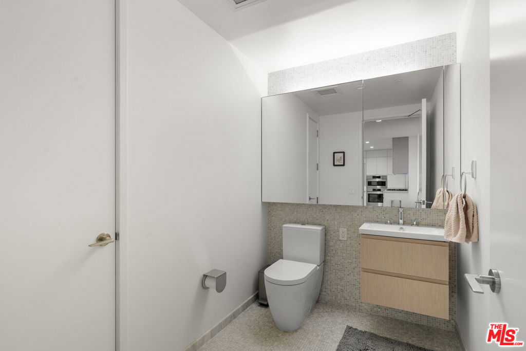 877 Francisco Street 1116 Property Photo 23