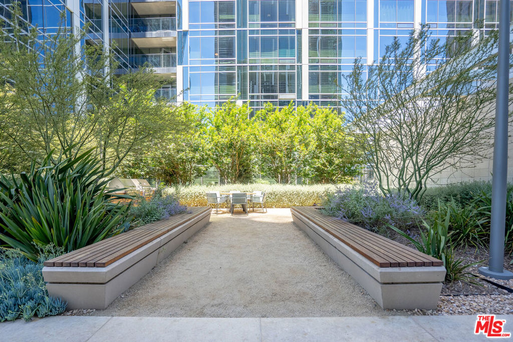 877 Francisco Street 1116 Property Photo 28
