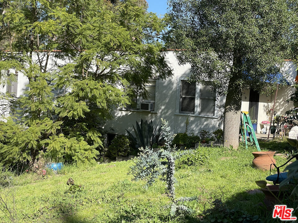 3754 Fredonia Drive Property Photo 4