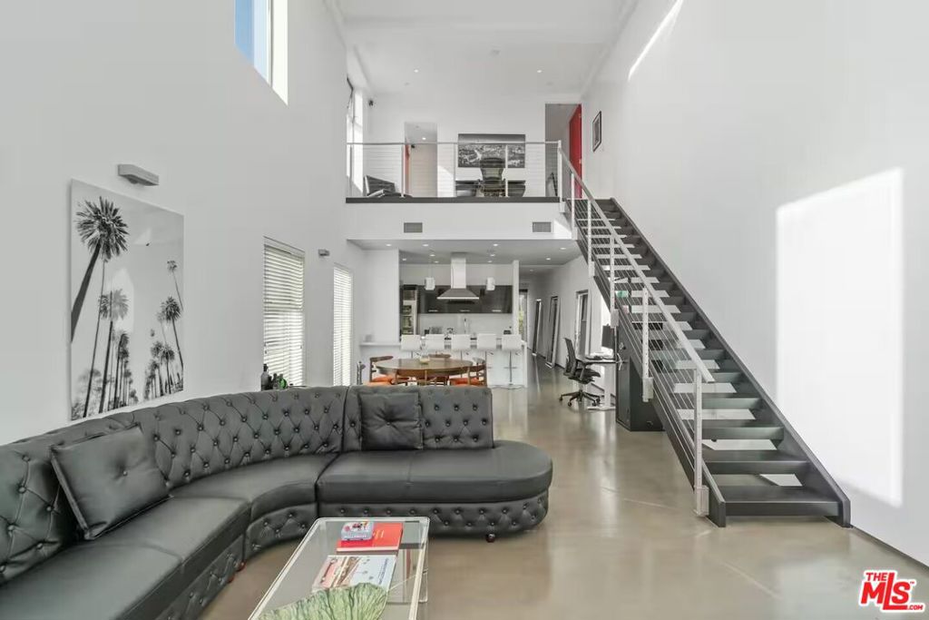 611 N Bronson Avenue 10 Property Photo 2