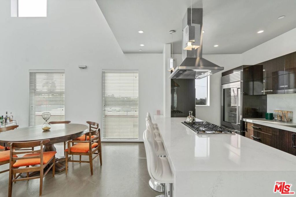 611 N Bronson Avenue 10 Property Photo 5
