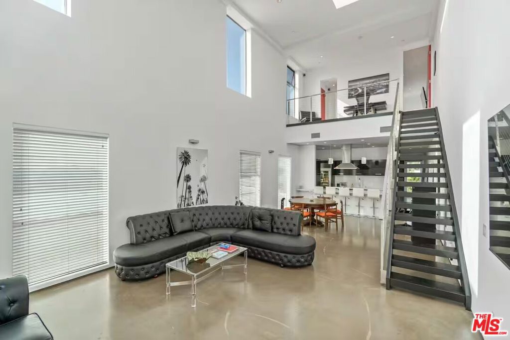 611 N Bronson Avenue 10 Property Photo 8
