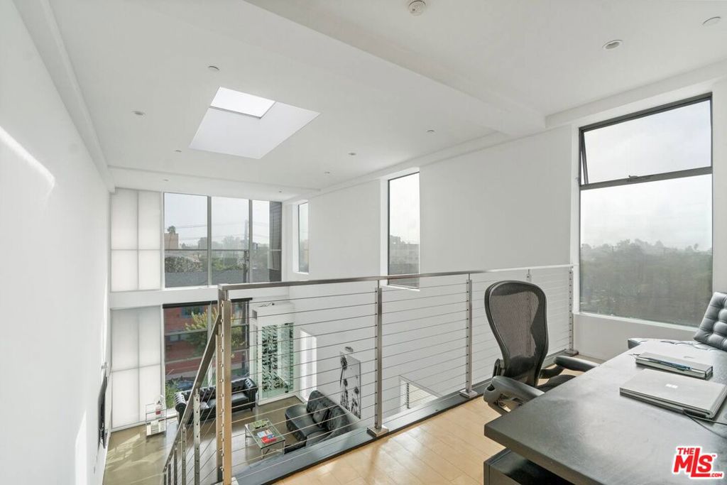 611 N Bronson Avenue 10 Property Photo 9