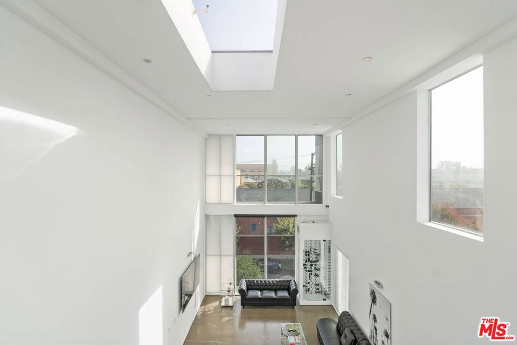 611 N Bronson Avenue 10 Property Photo 10