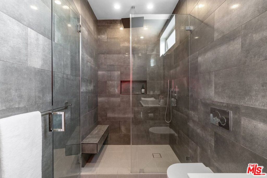 611 N Bronson Avenue 10 Property Photo 14
