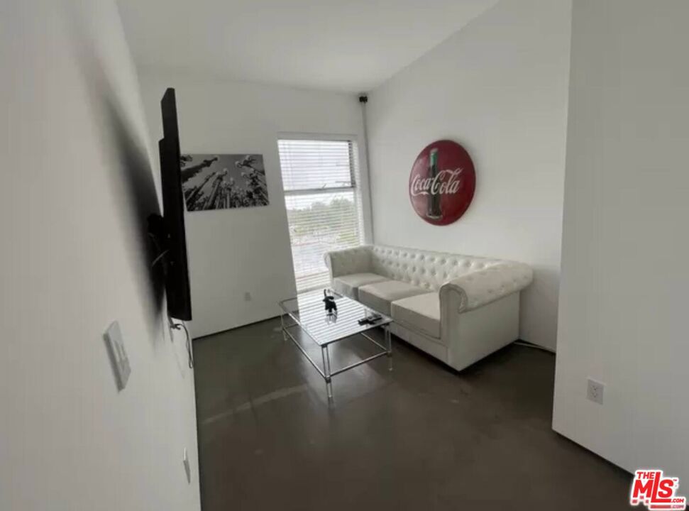 611 N Bronson Avenue 10 Property Photo 17
