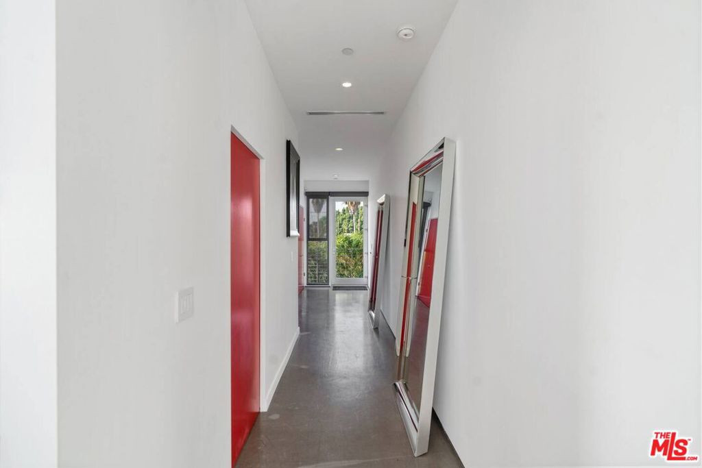 611 N Bronson Avenue 10 Property Photo 18