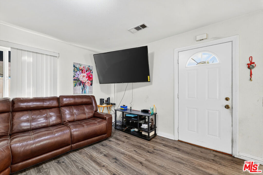 1503 E Gage Avenue Property Photo 4