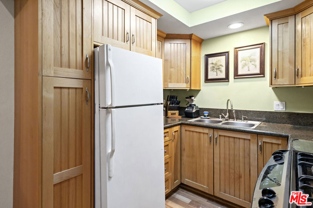 1100 Walnut Avenue 6 Property Photo 17