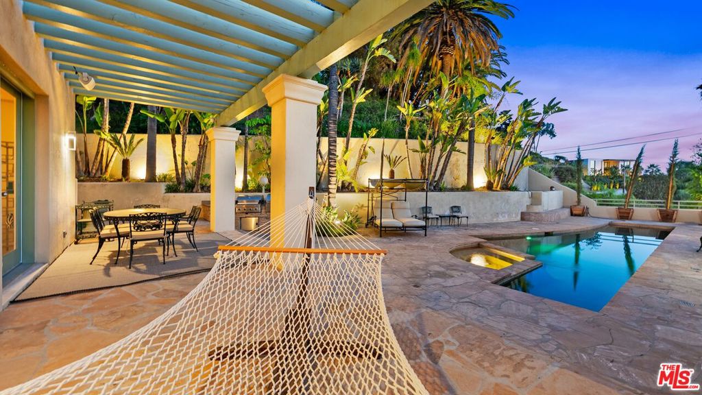 1368 Doheny Place Property Photo 2