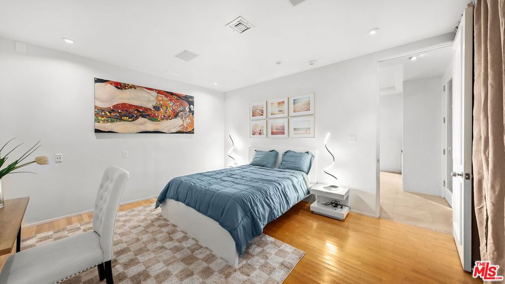 1368 Doheny Place Property Photo 15