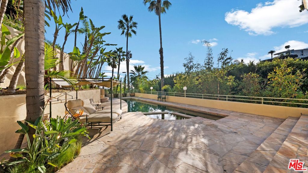 1368 Doheny Place Property Photo 18