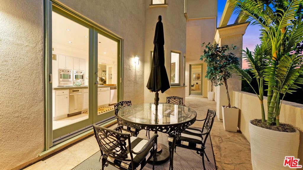 1368 Doheny Place Property Photo 19