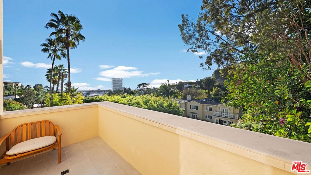1368 Doheny Place Property Photo 31