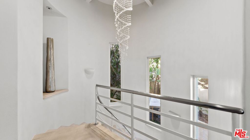1368 Doheny Place Property Photo 32