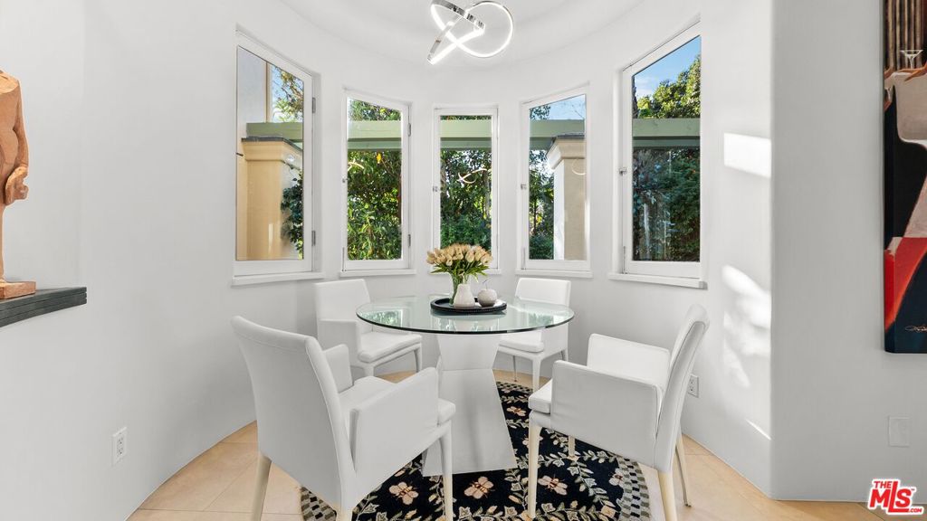 1368 Doheny Place Property Photo 33