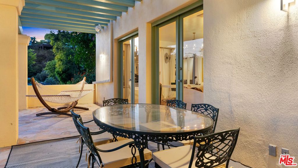 1368 Doheny Place Property Photo 35