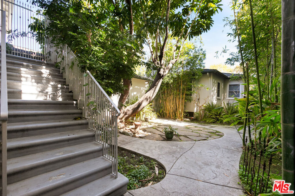 1453 Centinela Avenue Property Photo 4