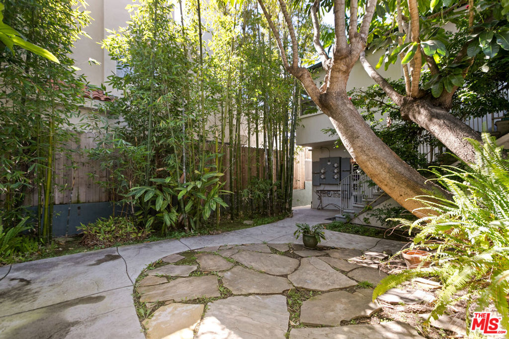 1453 Centinela Avenue Property Photo 6