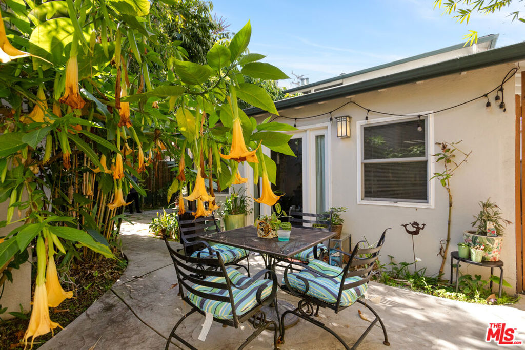 1453 Centinela Avenue Property Photo 8