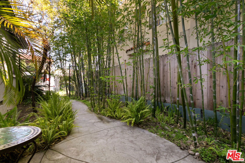 1453 Centinela Avenue Property Photo 9