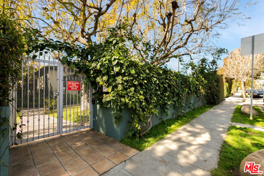 1453 Centinela Avenue Property Photo 12