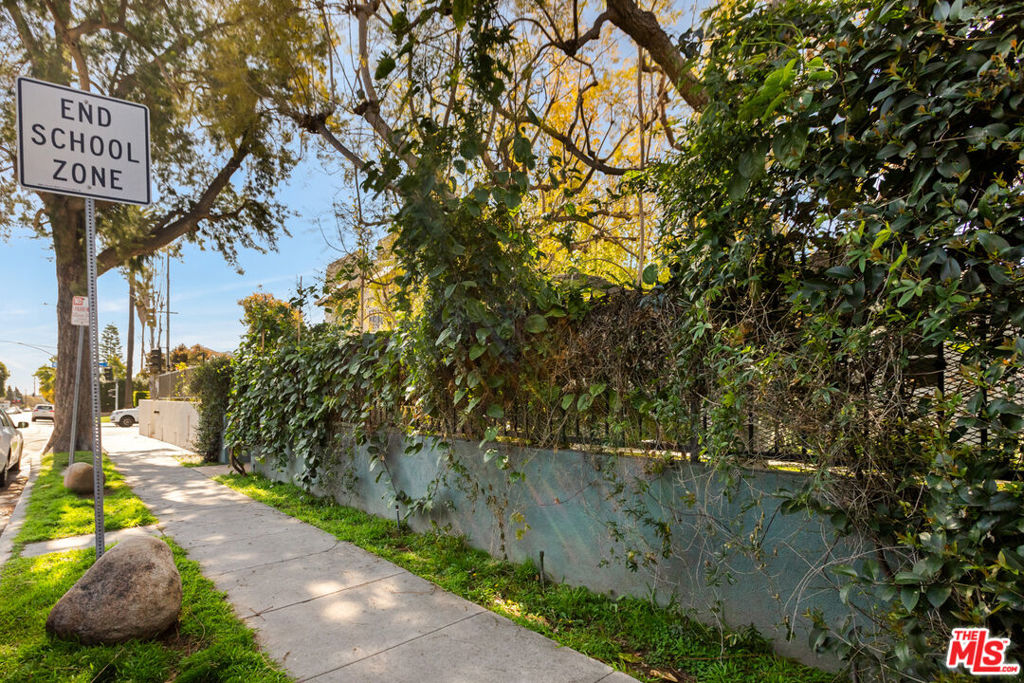 1453 Centinela Avenue Property Photo 13