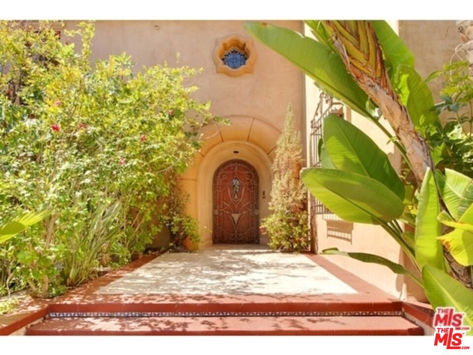 725 N Foothill Road Property Photo 4