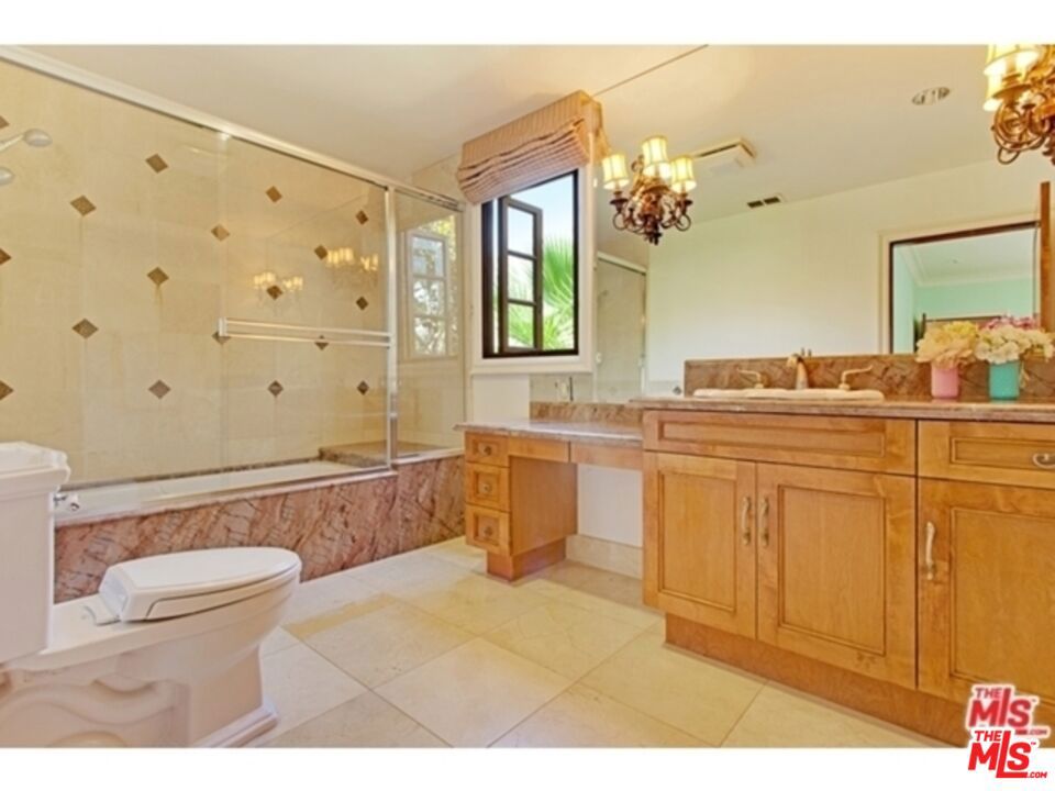 725 N Foothill Road Property Photo 25