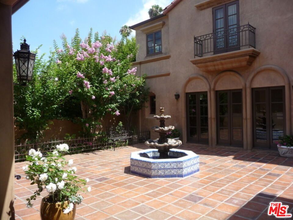 725 N Foothill Road Property Photo 27