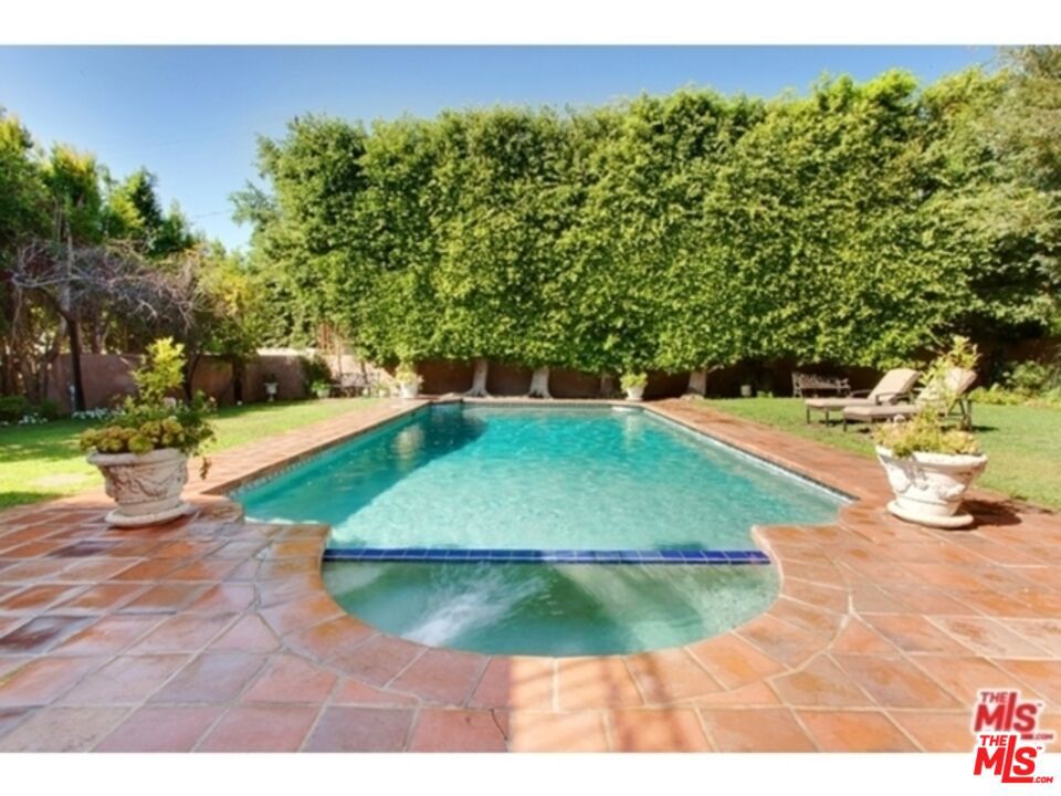 725 N Foothill Road Property Photo 30