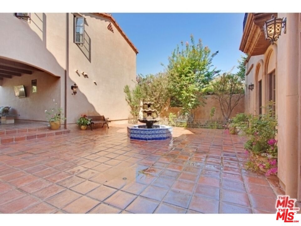 725 N Foothill Road Property Photo 33