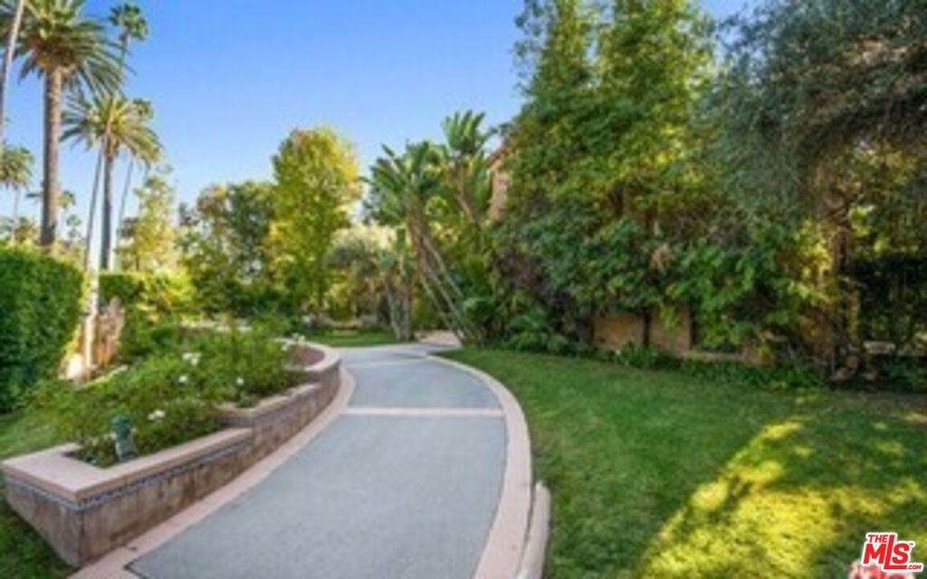 725 N Foothill Road Property Photo 39