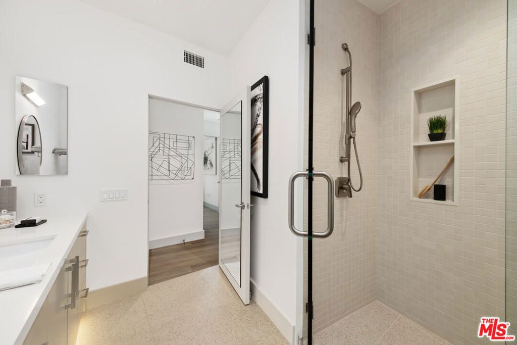 130 S Sepulveda Boulevard 212 Property Photo 18