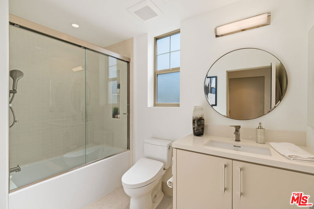 130 S Sepulveda Boulevard 212 Property Photo 22