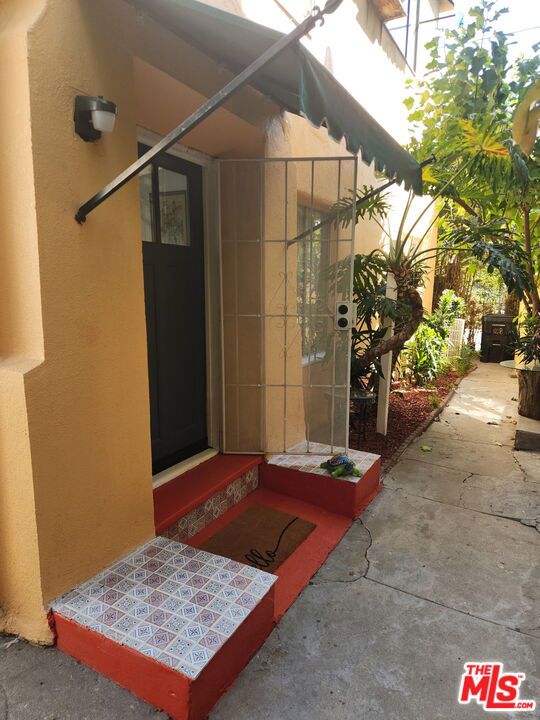 1028 N Hayworth Avenue Property Photo 1
