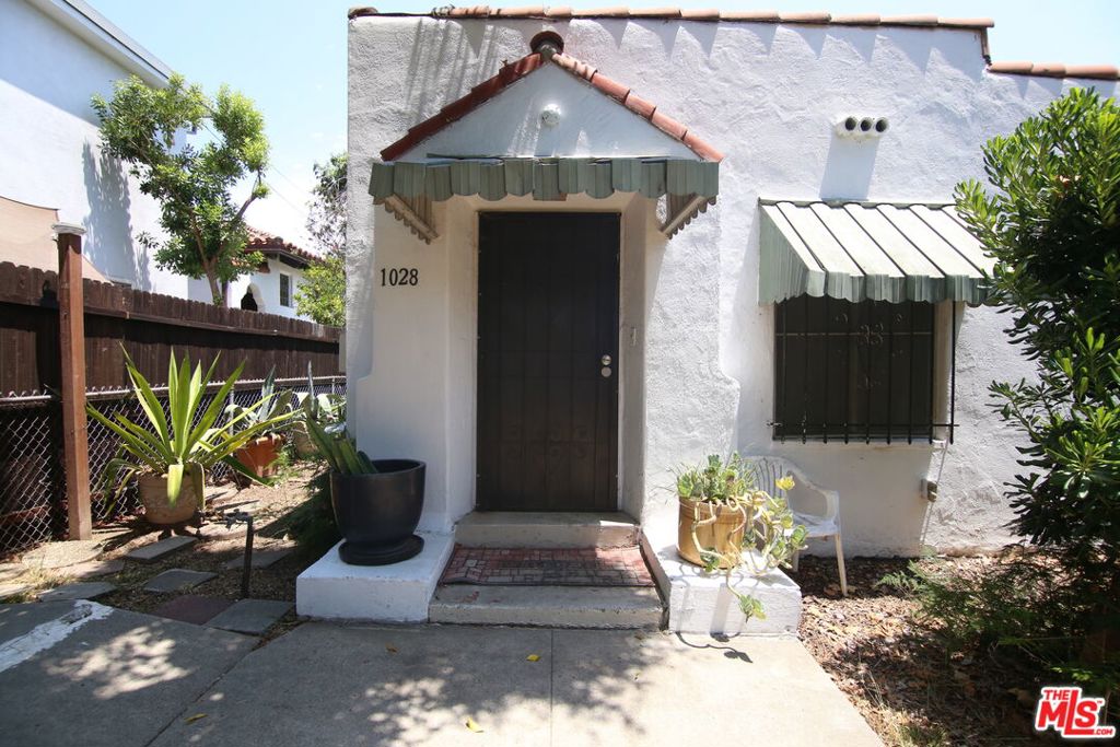 1028 N Hayworth Avenue Property Photo 2