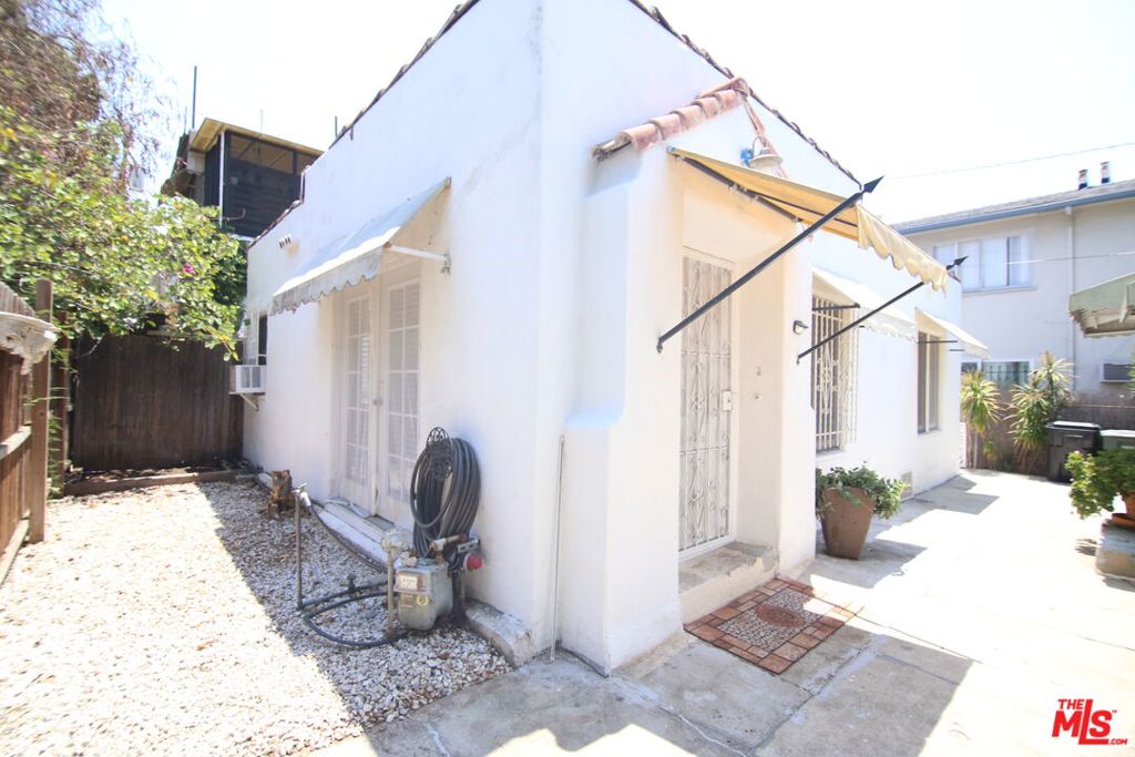 1028 N Hayworth Avenue Property Photo 3