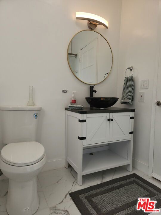 1028 N Hayworth Avenue Property Photo 8