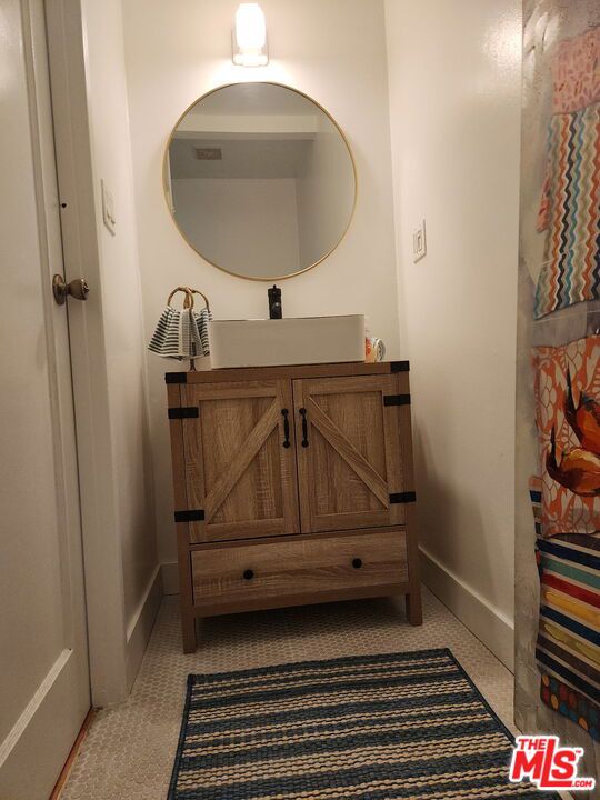 1028 N Hayworth Avenue Property Photo 9