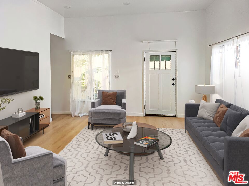 1028 N Hayworth Avenue Property Photo 13